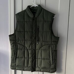 New Banana Republic Olive Green Quilted Puffer Vest Medium M Cozy Warm winter